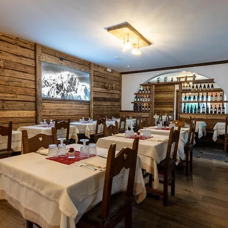 Hotel Courmayeur 호텔 3*